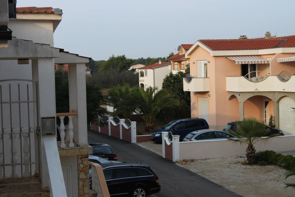 Apartments Villa Engeli Vir Buitenkant foto