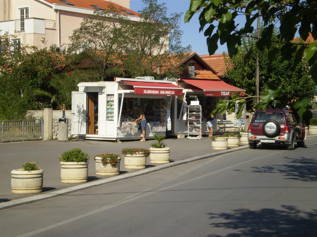 Apartments Villa Engeli Vir Buitenkant foto