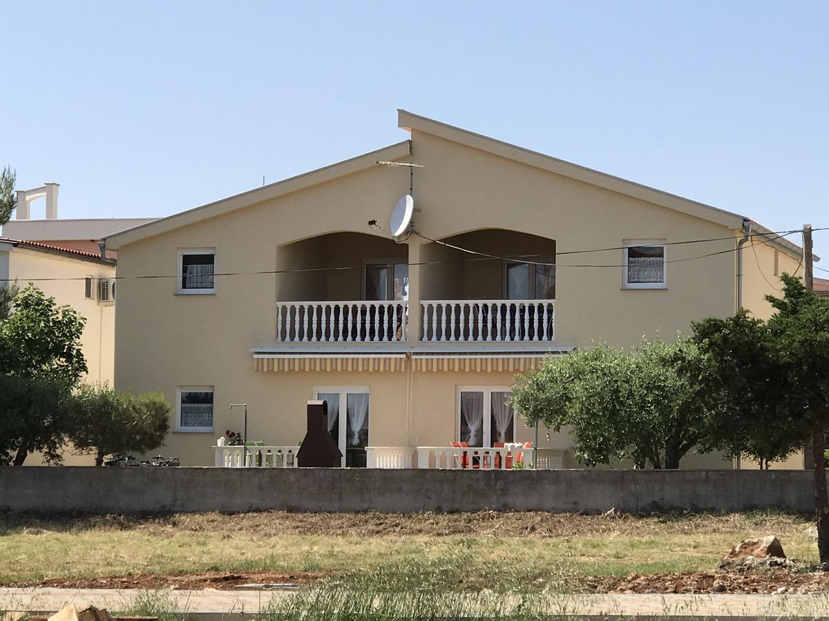 Apartments Villa Engeli Vir Buitenkant foto
