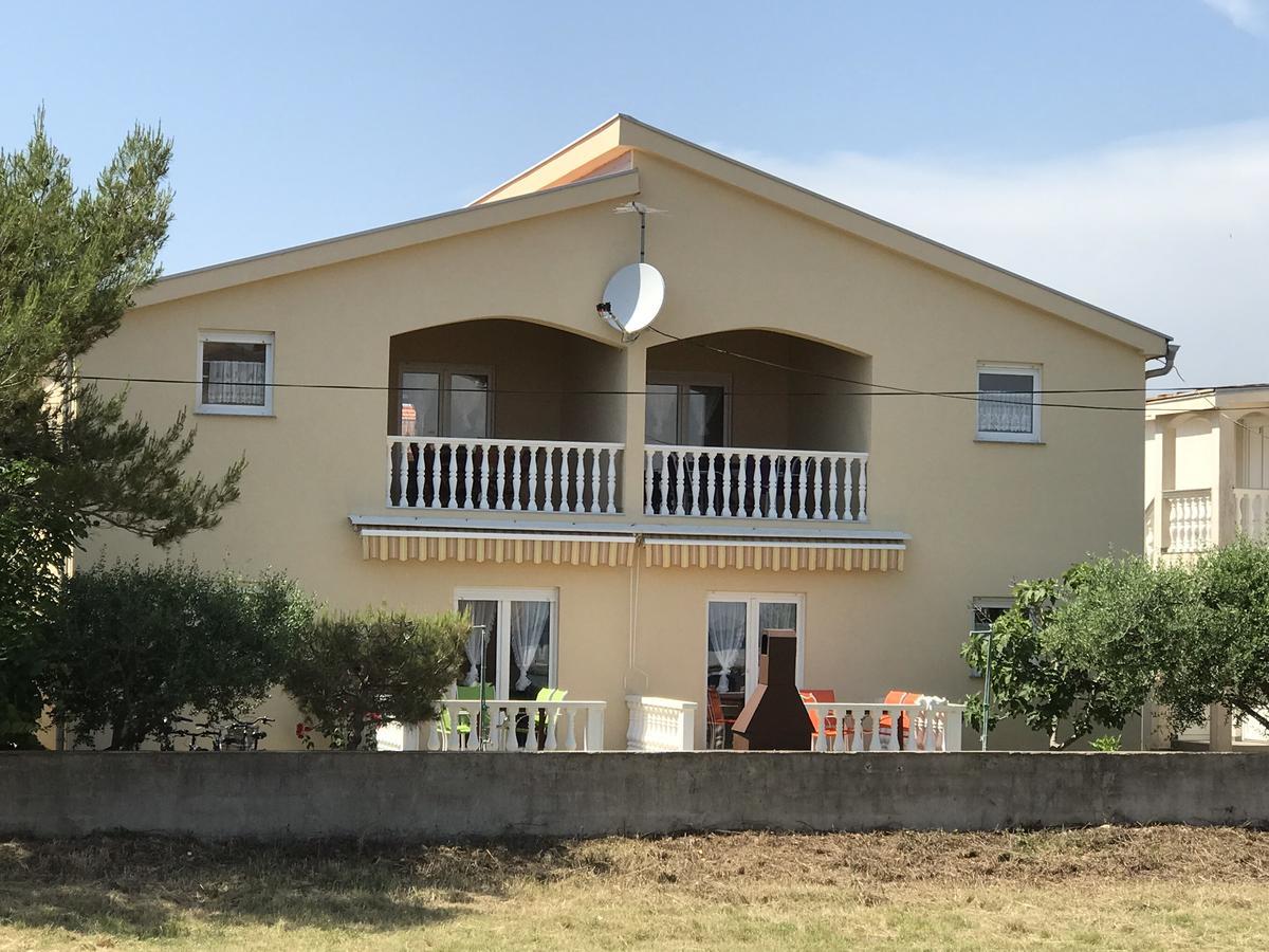 Apartments Villa Engeli Vir Buitenkant foto
