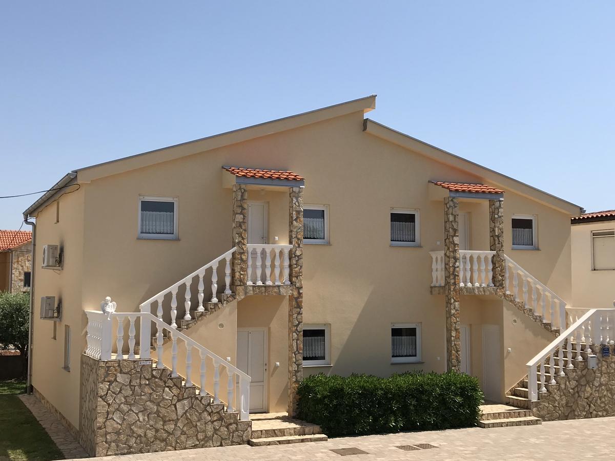 Apartments Villa Engeli Vir Buitenkant foto