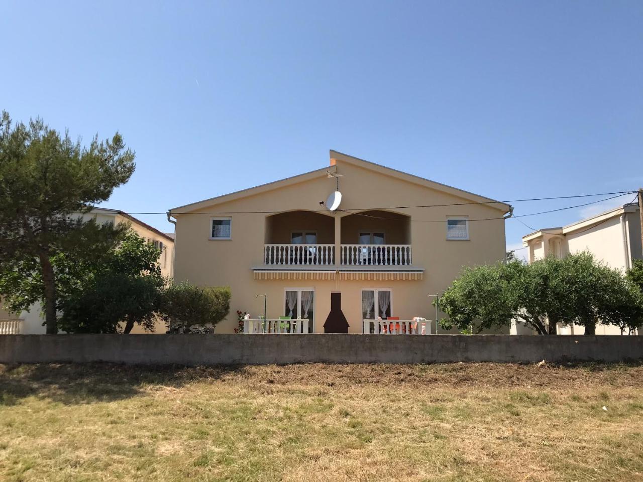 Apartments Villa Engeli Vir Buitenkant foto