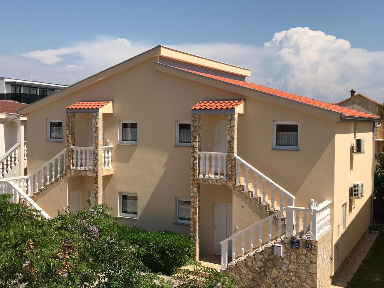 Apartments Villa Engeli Vir Buitenkant foto