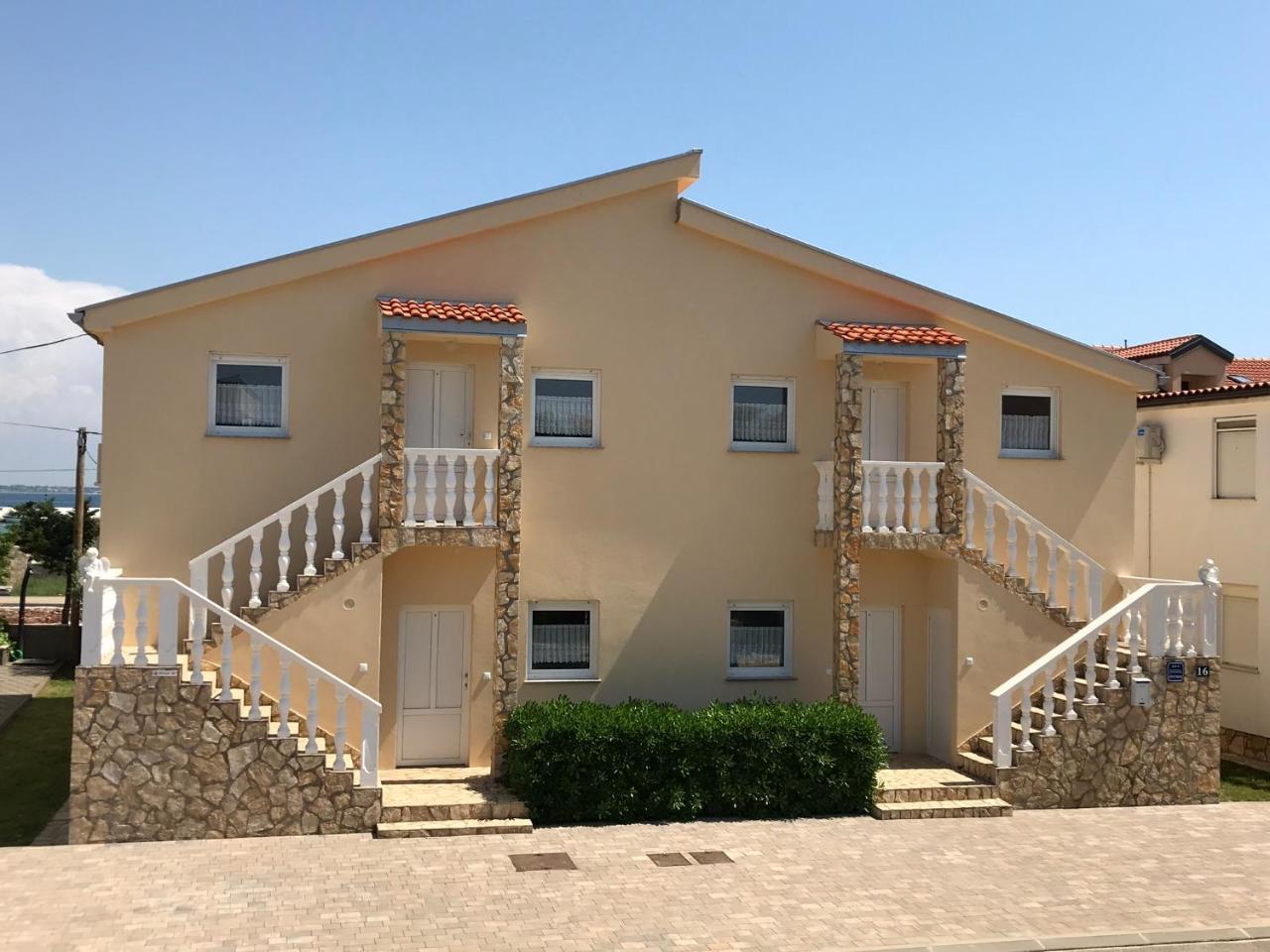 Apartments Villa Engeli Vir Buitenkant foto